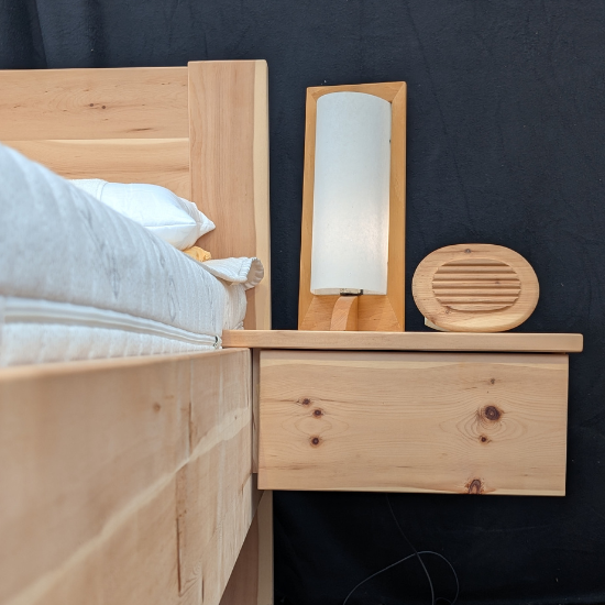 RELAX Nachtkästchen individuell zum Bett – Schreinerei Bayer